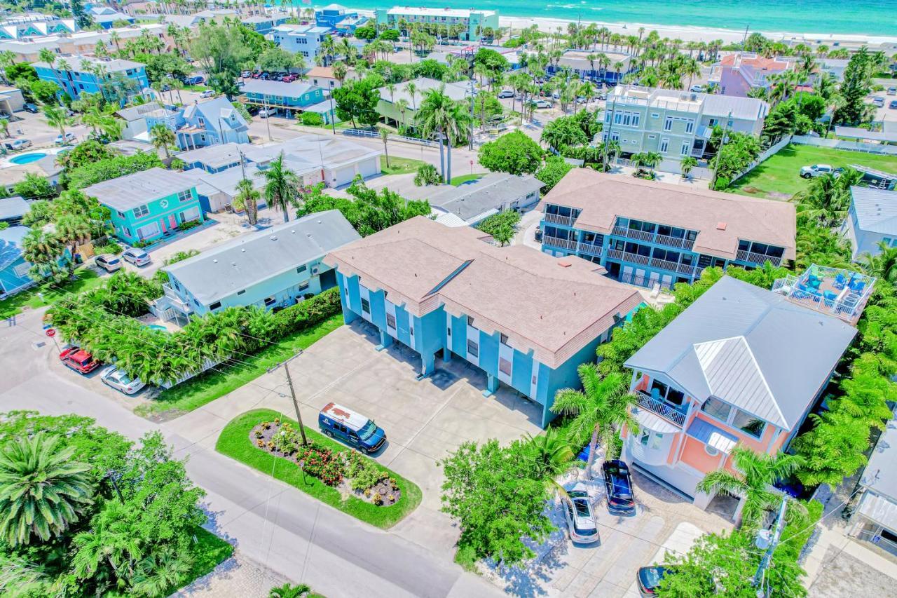 Coquina Reef 11 *